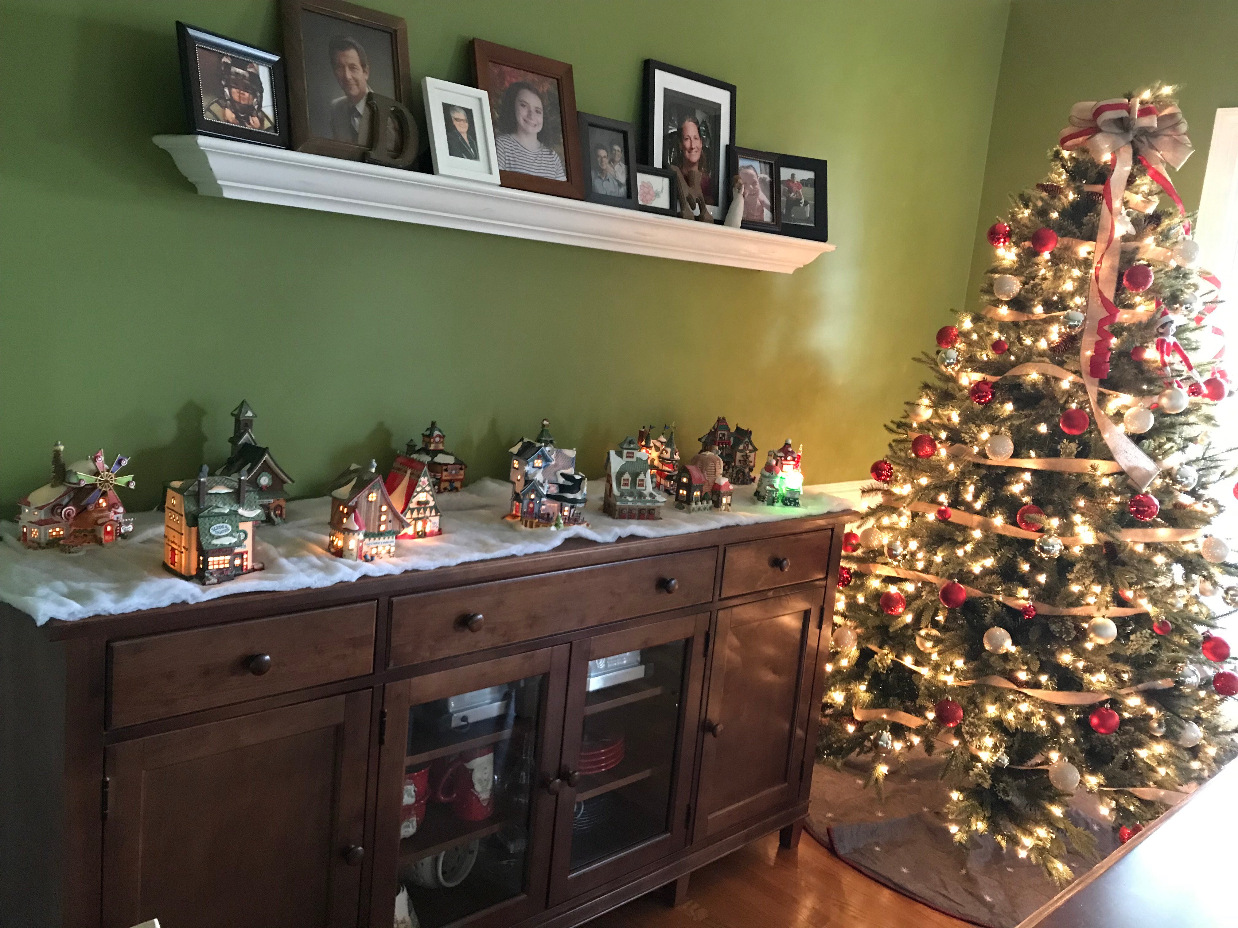 I thrifted my first Christmas Village today and it's absolutely perfect. :  r/ChristmasVillages